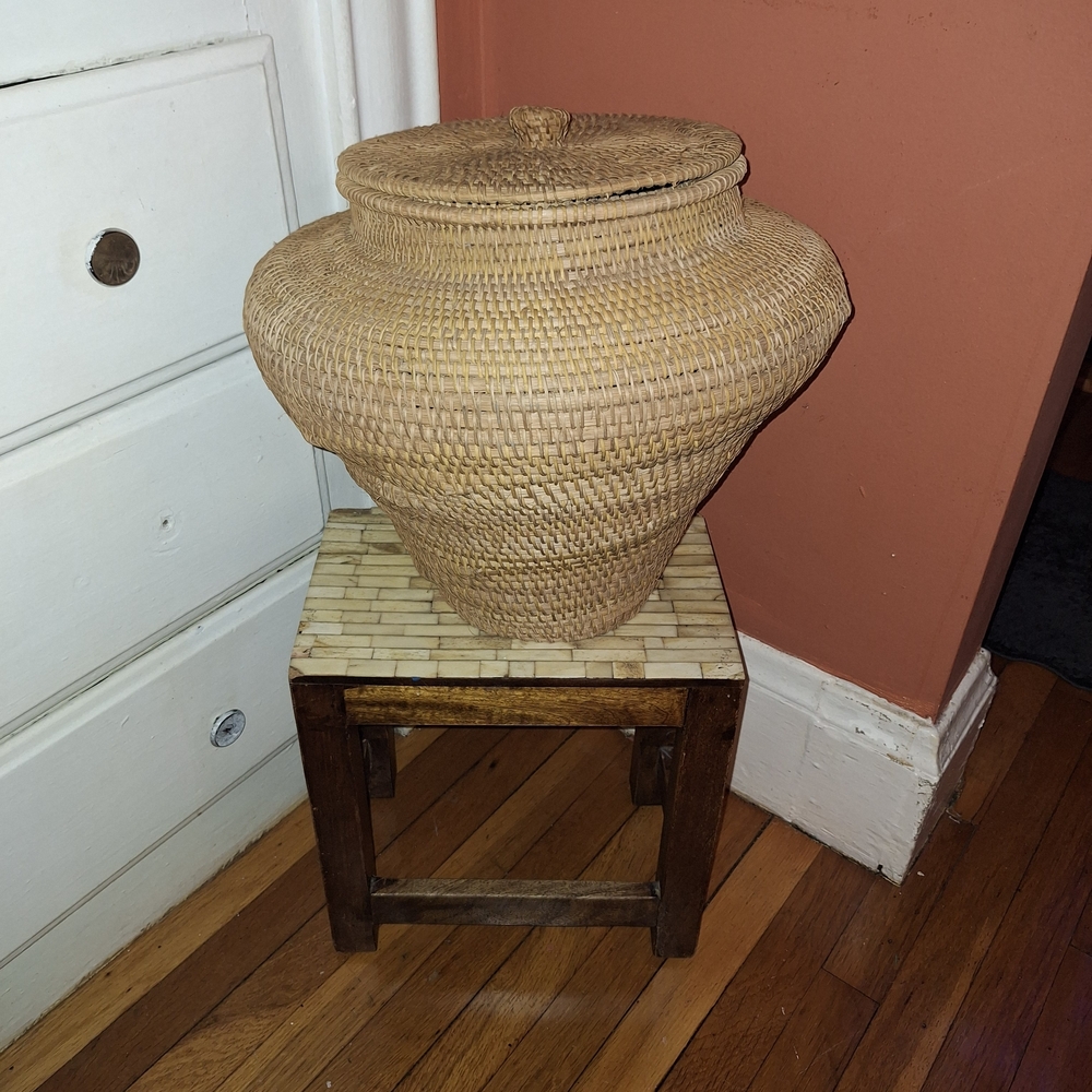 Lg Vintage Handwoven "Urn" Style Rattan Basket with Lid - Picture 2 of 16